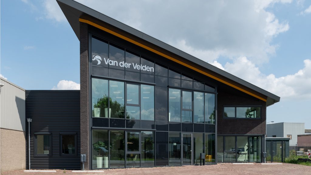 Nieuwbouw bedrijfspand-kantoor Van der Velden Buren