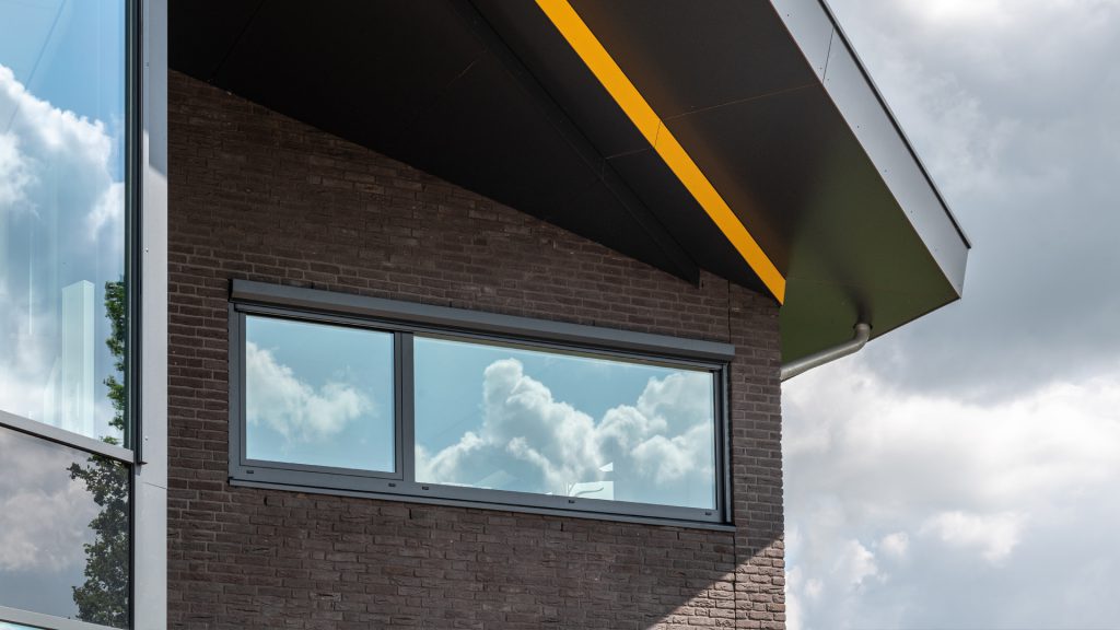 Nieuwbouw bedrijfspand-kantoor Van der Velden Buren