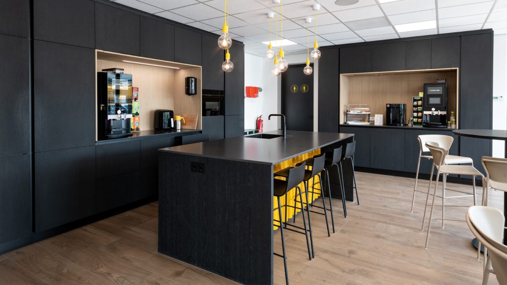 Nieuwbouw bedrijfspand-kantoor Van der Velden Buren